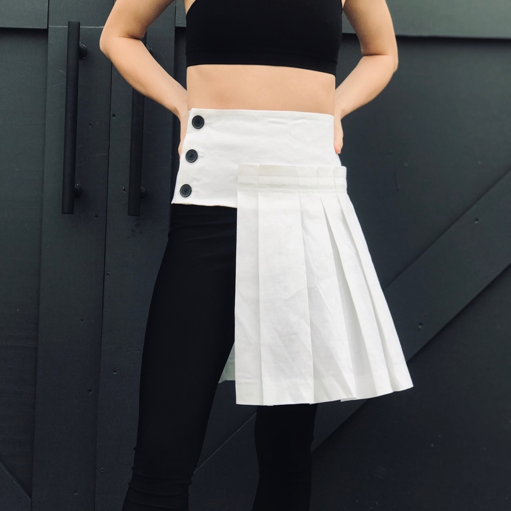 Pleated button runway DKNY skirt